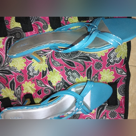 Fioni Strapless Heels - Picture 13 of 15